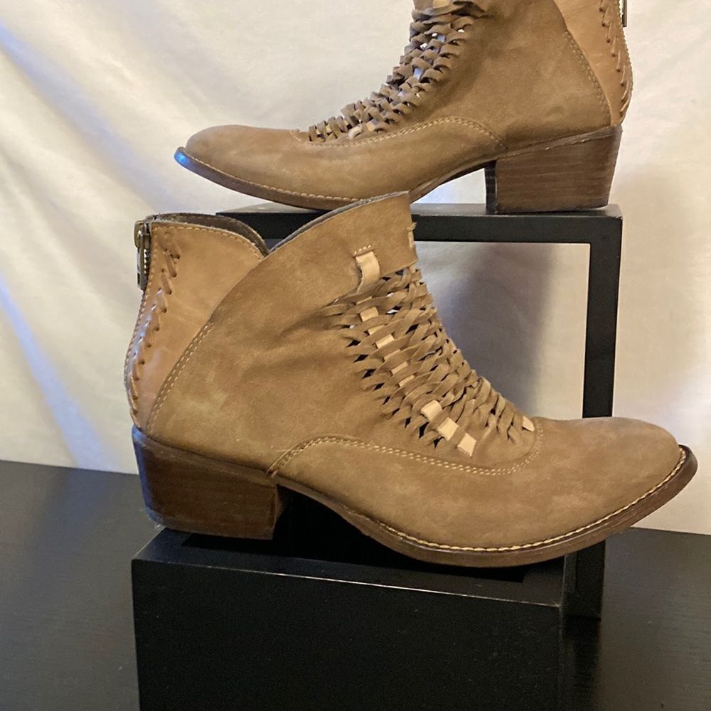 Rebels woven taupe suede/leather back zipper ankle boots size 7.5